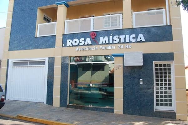 Fachada da Funerária Rosa Mística em Cosmorama